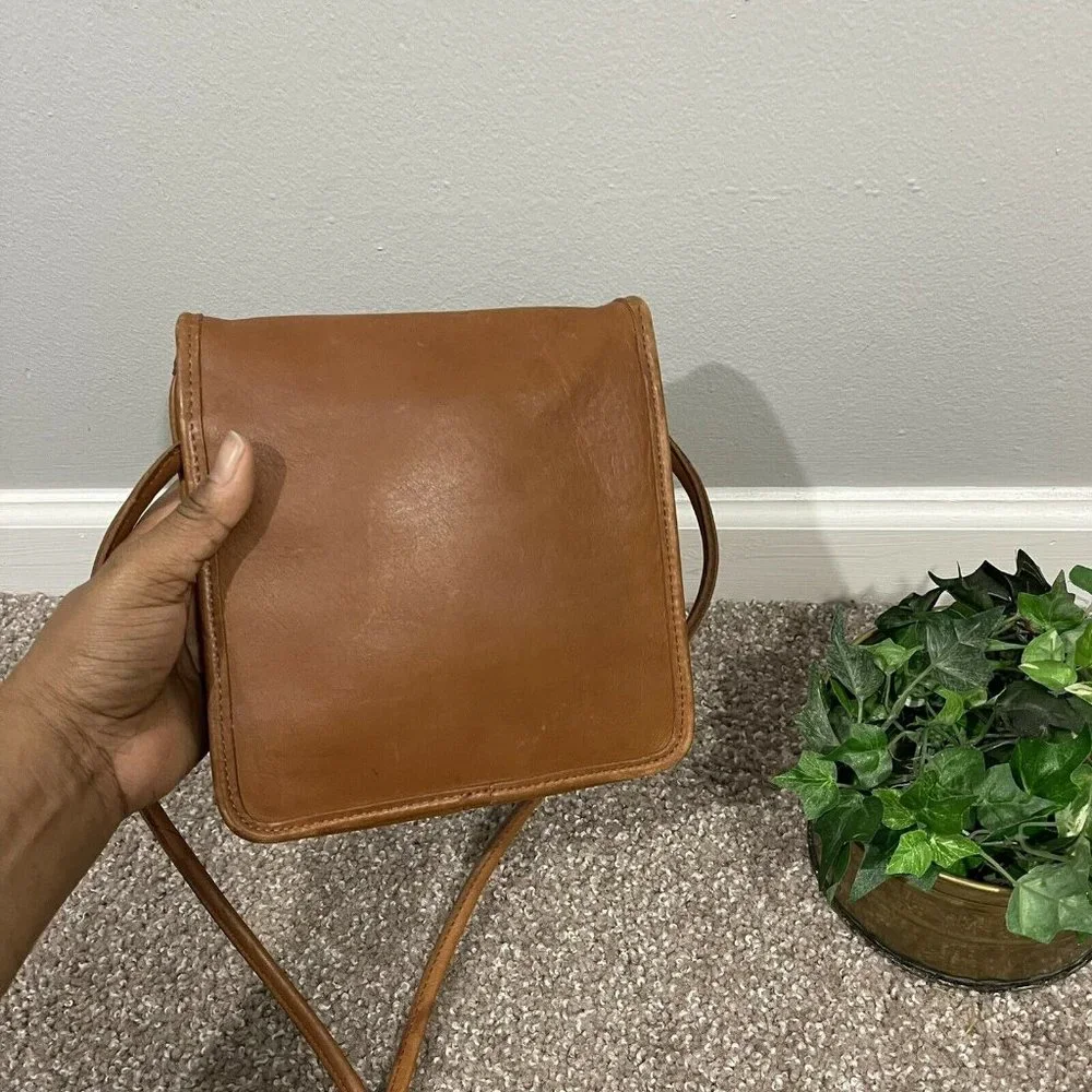 Vintage Coach Brown Leather Crossbody Flap Compact Pouch Mini Bag Turn lock - Picture 5 of 9